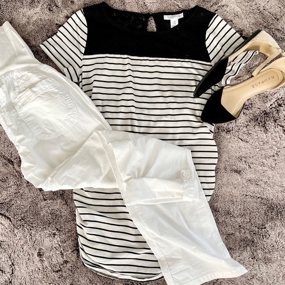 Motherhood Maternity Tops - Motherhood Maternity side ruched lace top tee